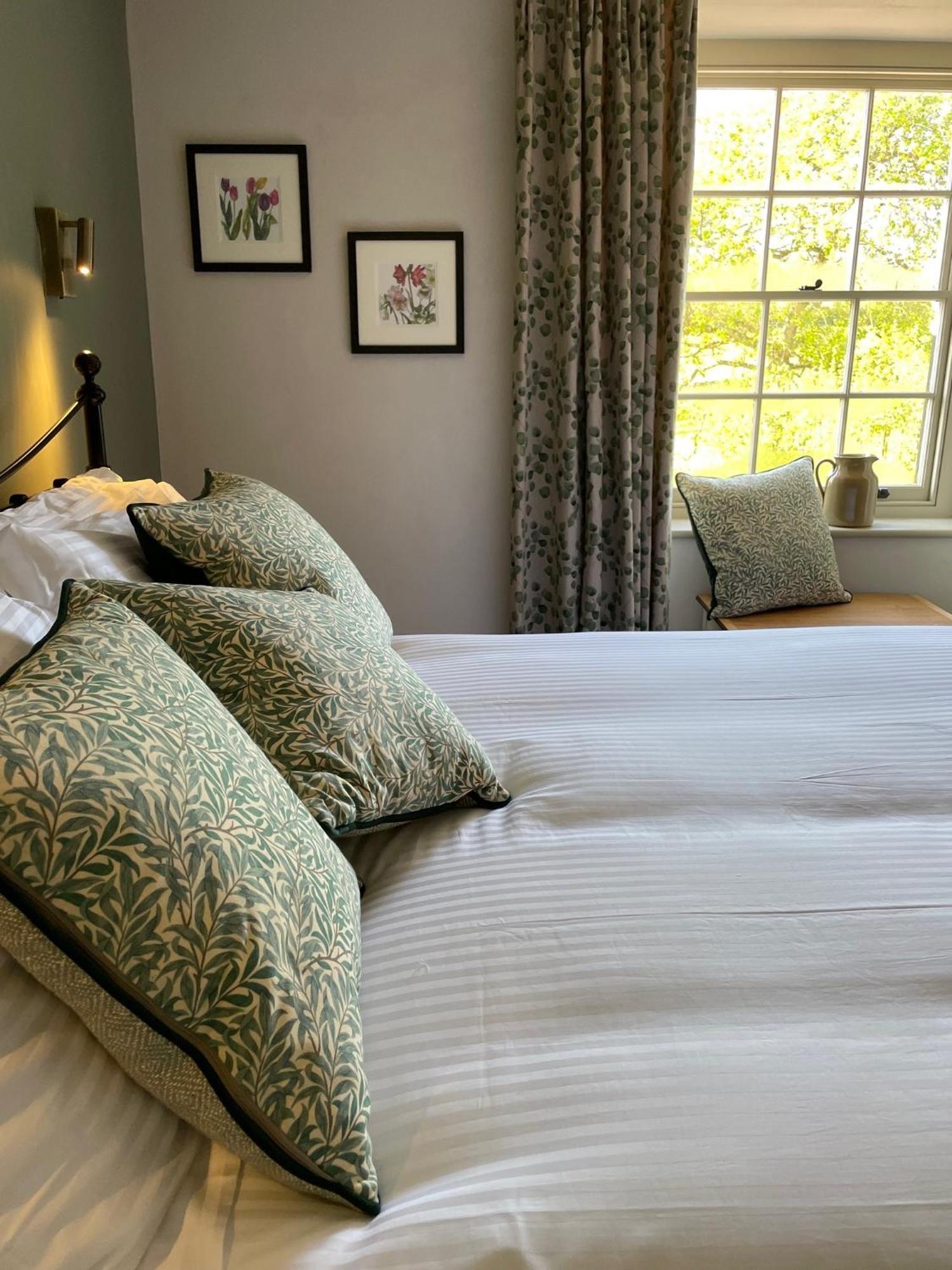 The Tradesmans Arms Bed & Breakfast Кингсбридж Екстериор снимка